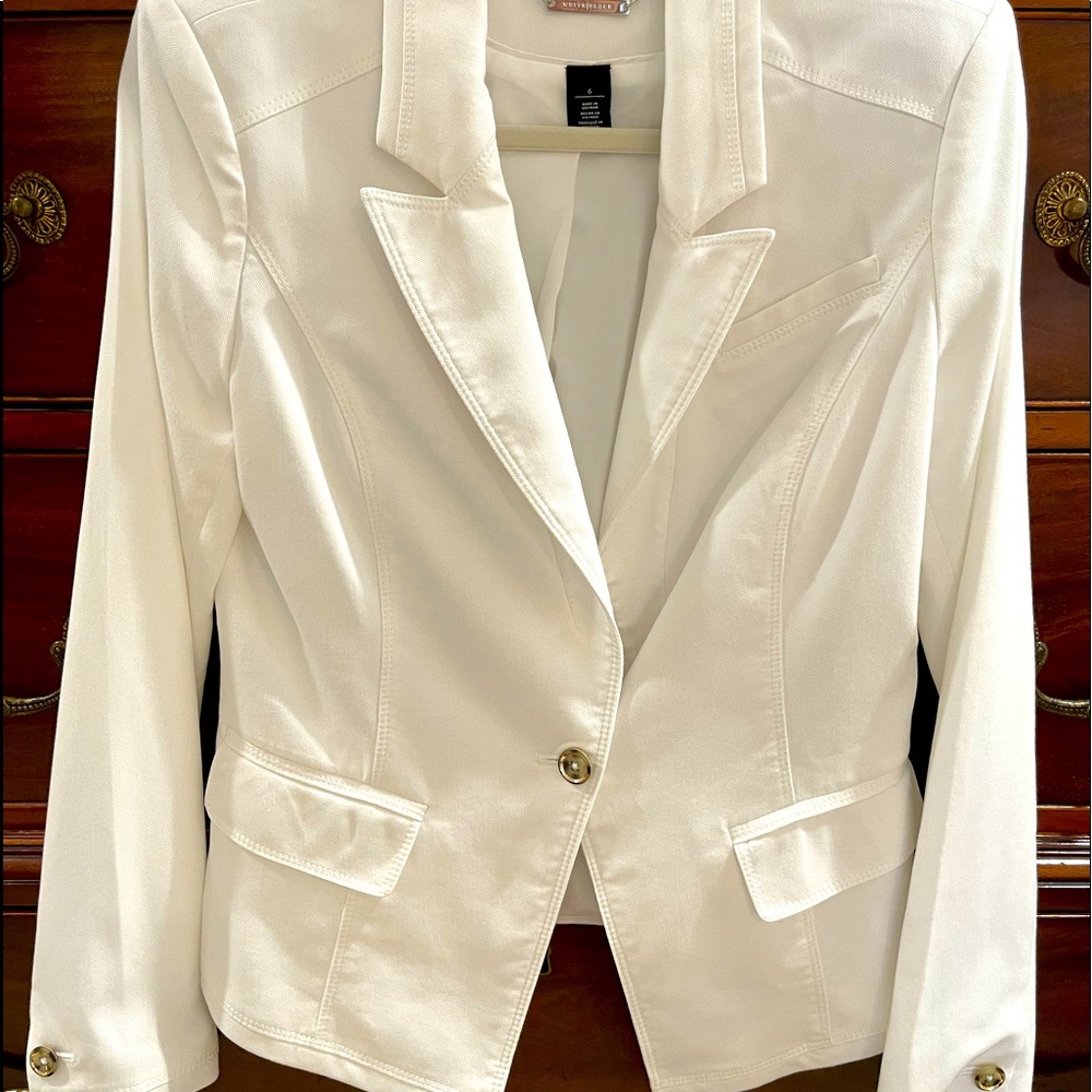 Ladies White House Black Market white spring/summer jacket